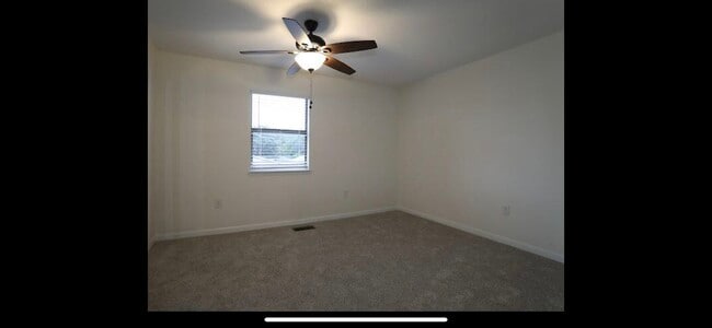 Foto del edificio - 619 Sandalwood Dr