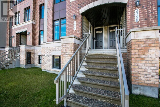 Photo du bâtiment - 2404 Esprit Dr