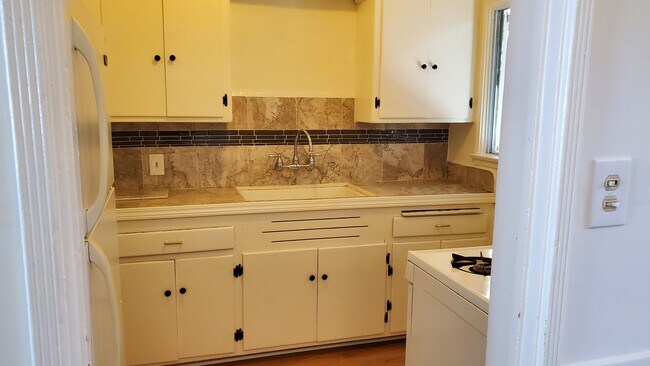 Kitchen - 11202 Camarillo St