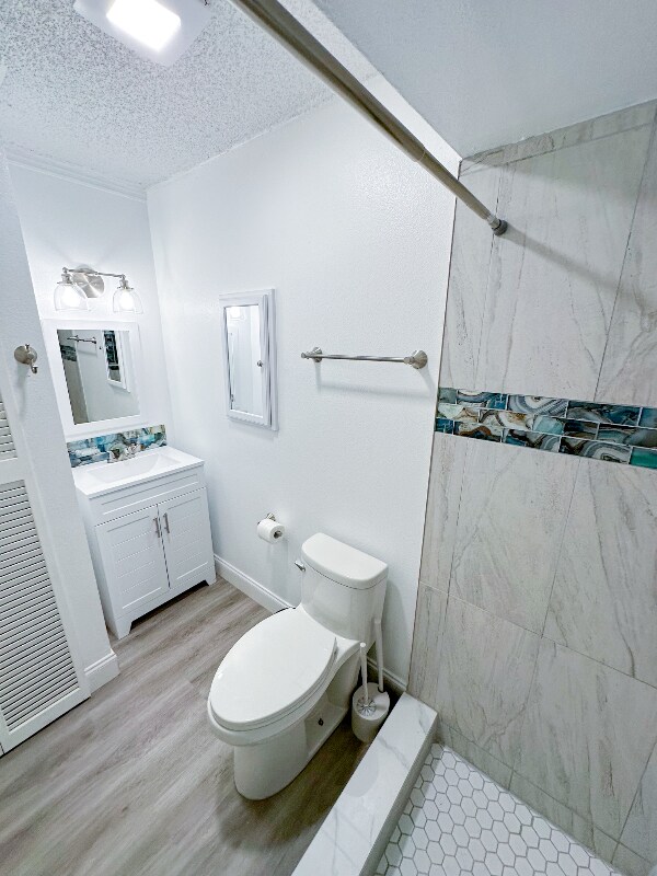 Foto del edificio - 2370 Leon Ave