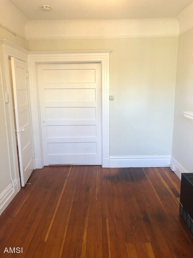 Foto del edificio - 2 br, 1 bath House - 2843 A Harrison Street