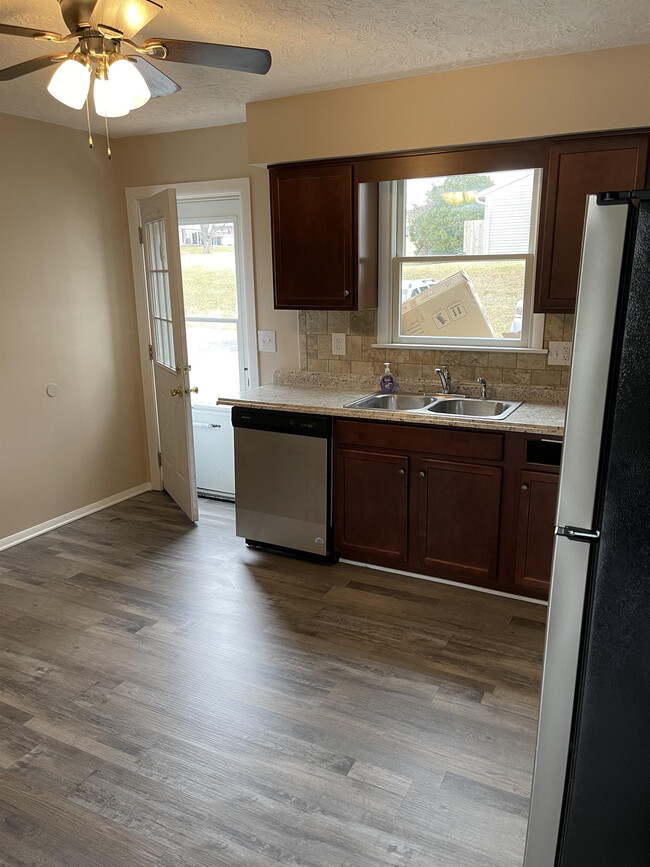Building Photo - 73 Tonden Dr