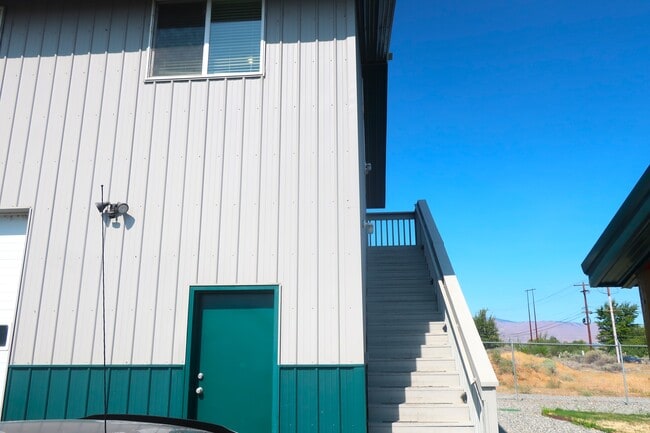 Building Photo - 2710 Mill Pond Rd