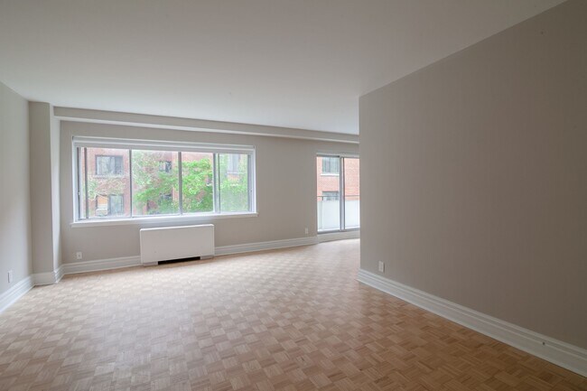 Building Photo - 4555 Av. Bonavista