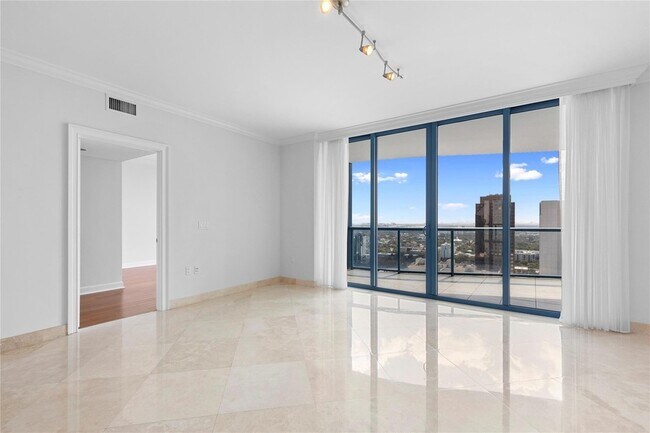 Foto del edificio - 333 Las Olas Way Unit 2903