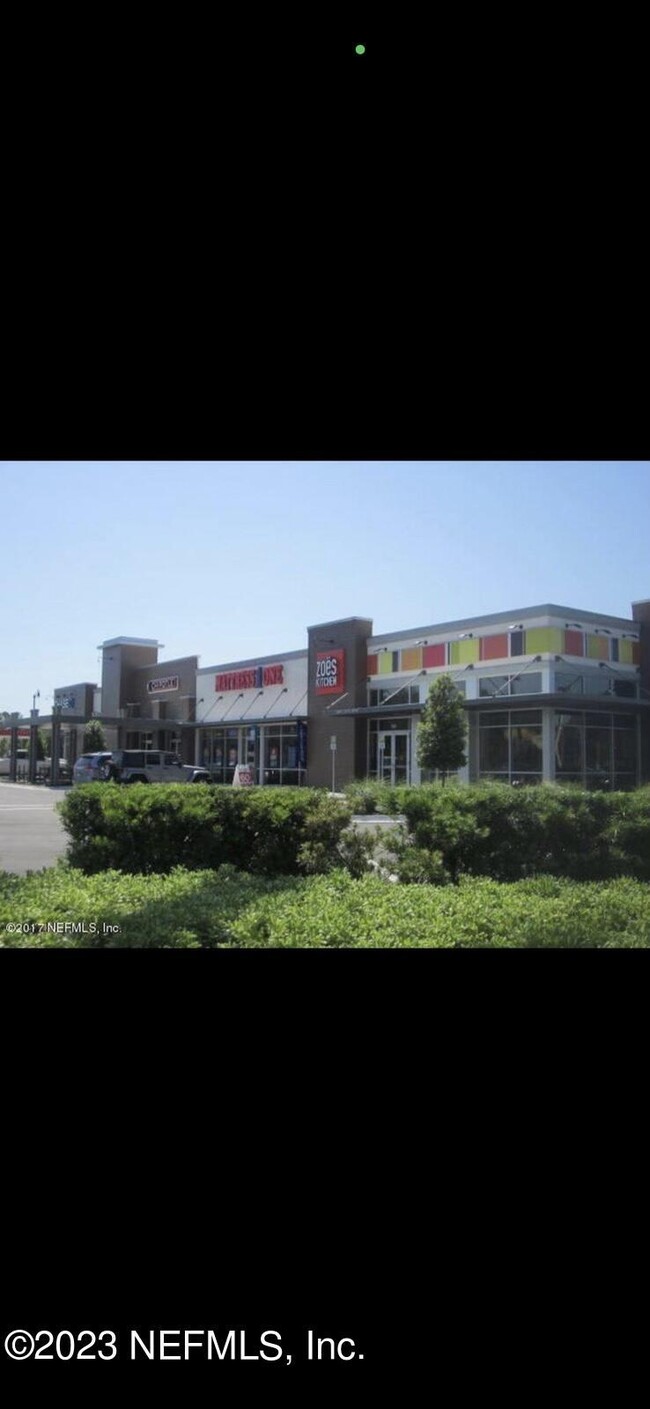 Foto del edificio - 6801 Roundleaf Dr