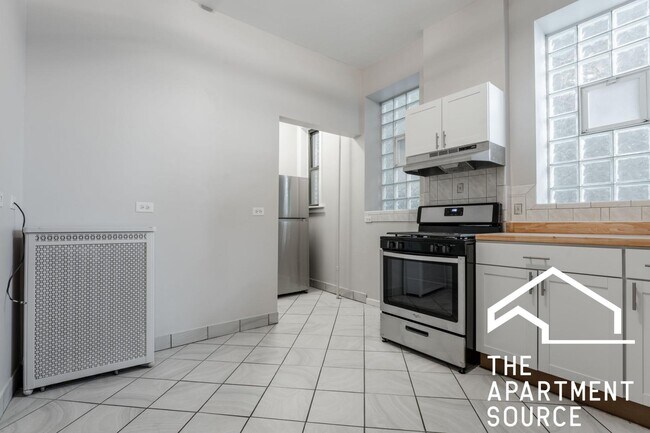 Photo - 2202 West Belmont Avenue #1R Apartment
