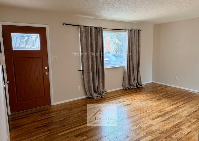 Foto del edificio - 4519 Bella Dr