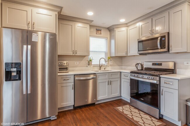 Foto del edificio - 2043 University Dr