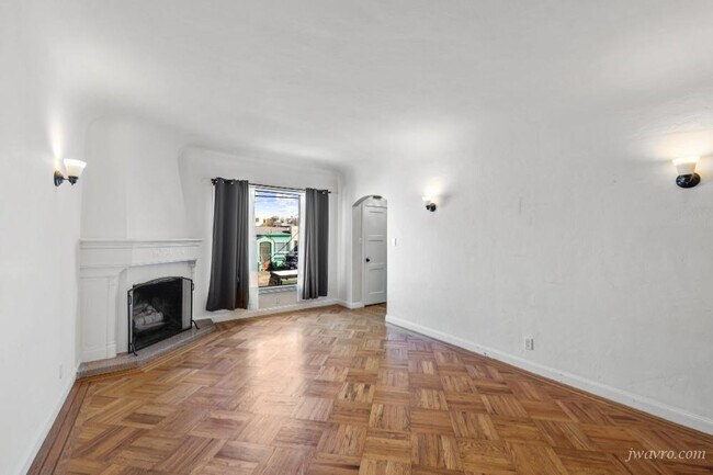 Building Photo - 2131 44th Ave