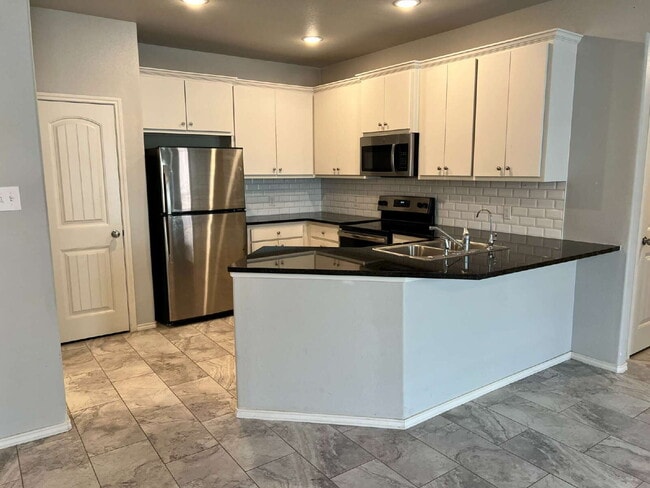 Building Photo - Southwest Lubbock Duplex in Cooper School ...