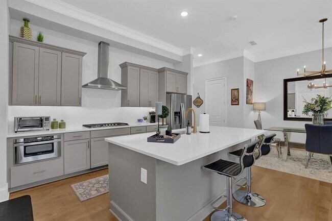 Foto del edificio - 144 Village Green Ave