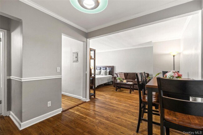 Foto del edificio - 100 Theodore Fremd Ave