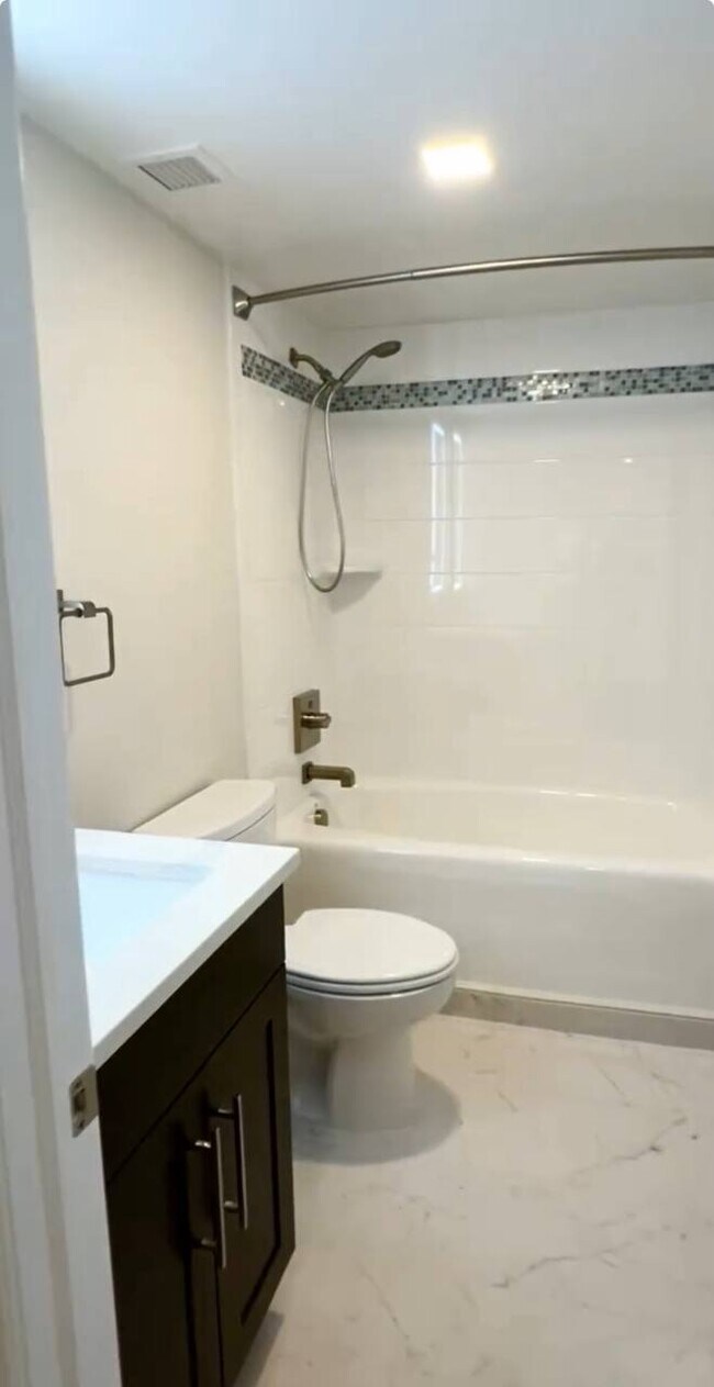 Foto del edificio - 4811 91st St