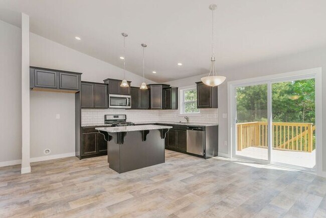 Building Photo - 1626 Carolyn Dr