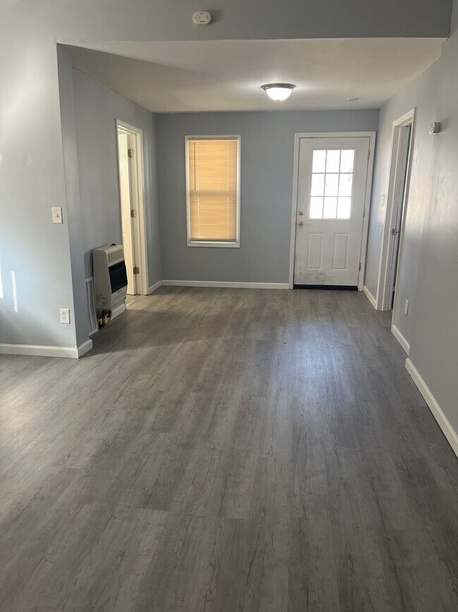 Building Photo - 614 E Jefferson St