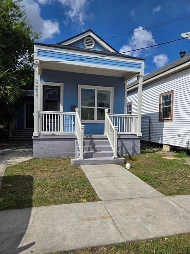 Primary Photo - Spacious Single-Family Home just outside o...