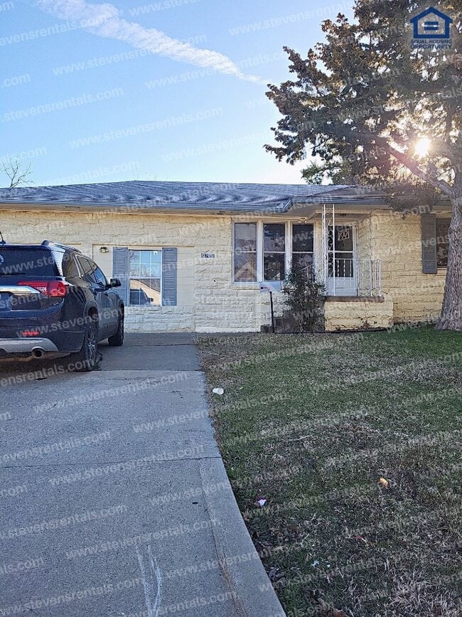 Building Photo - 2705 NW 14th St