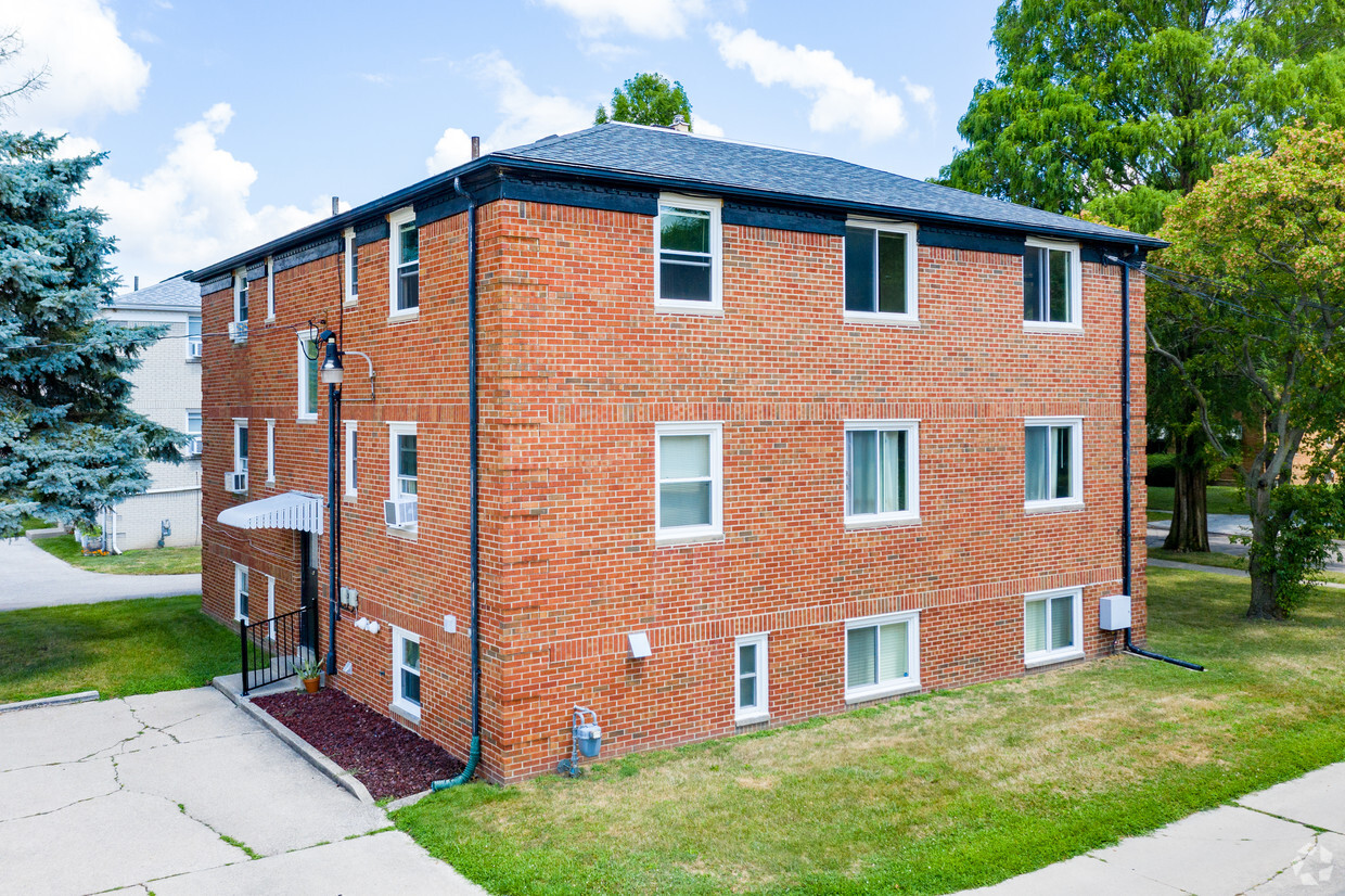 Building Photo - 2651 Whiteway Rd