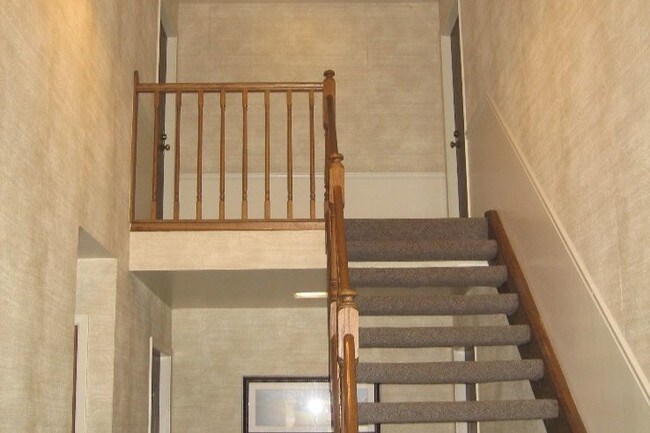 Interior Hallway - 1117 Auburn Ln