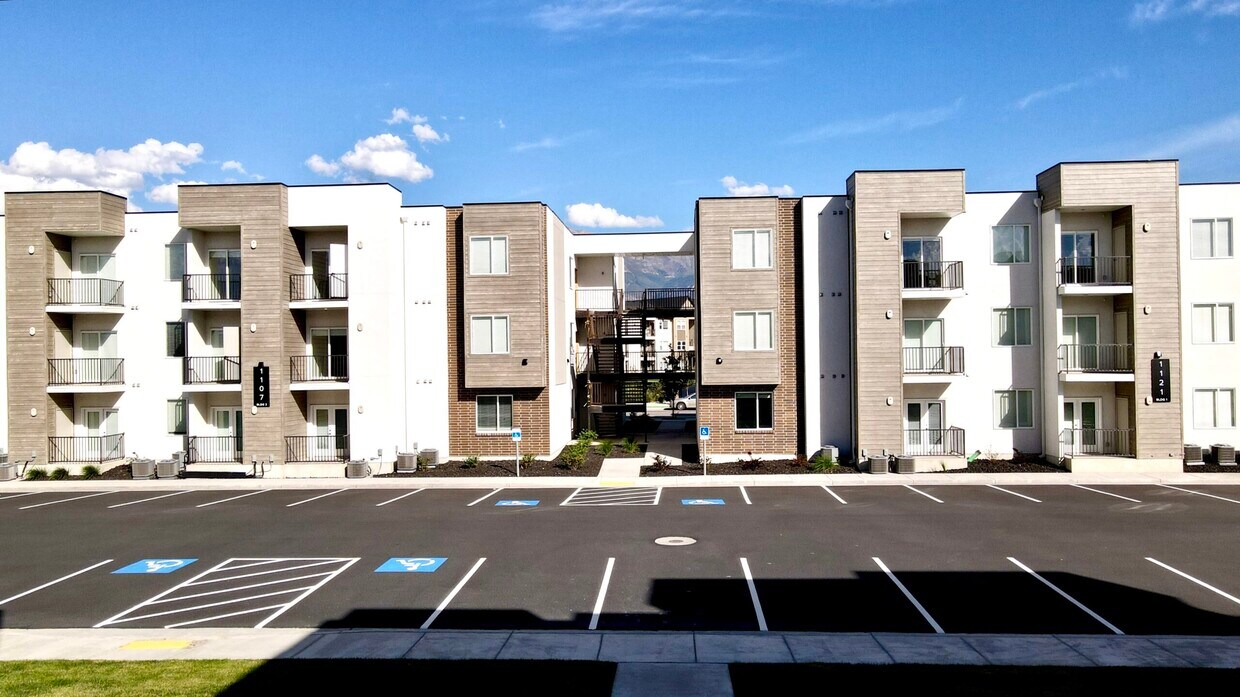 Building Photo - 1114 W 250 S