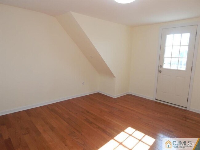 Building Photo - 102 Wisteria St