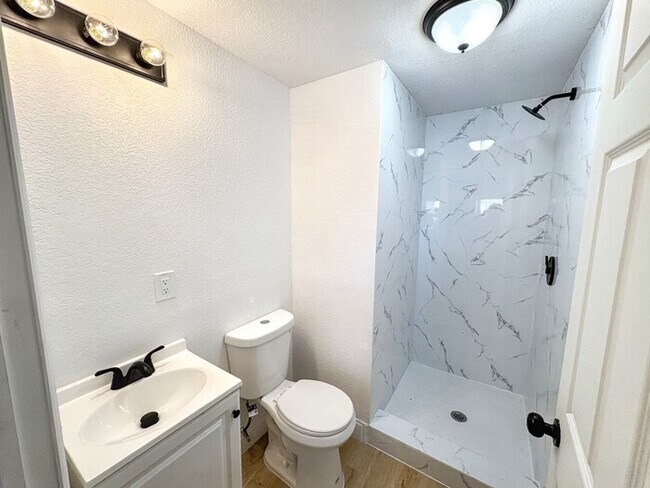 Foto del edificio - 4605 N Hubert Ave