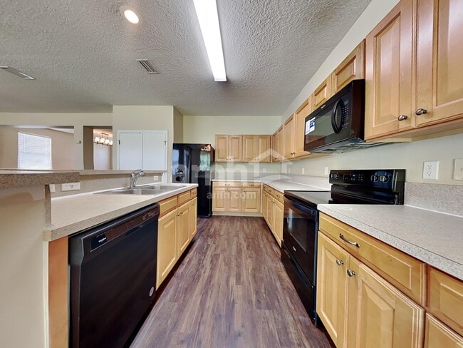 Building Photo - 11293 Justin Oaks Dr N