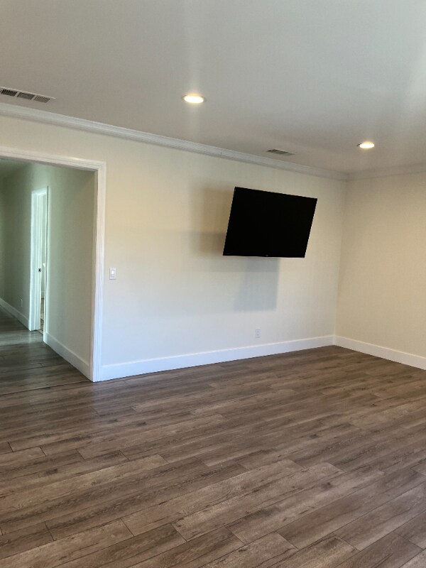 Building Photo - 6718 Simpson Ave