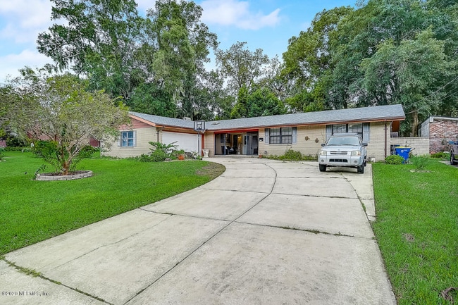 Building Photo - 5556 Floral Ave