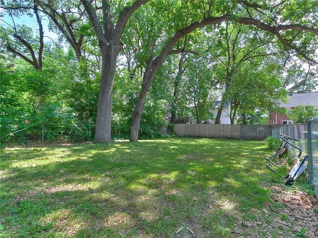 Building Photo - Charming 2-Bedroom Home minutes from everything!