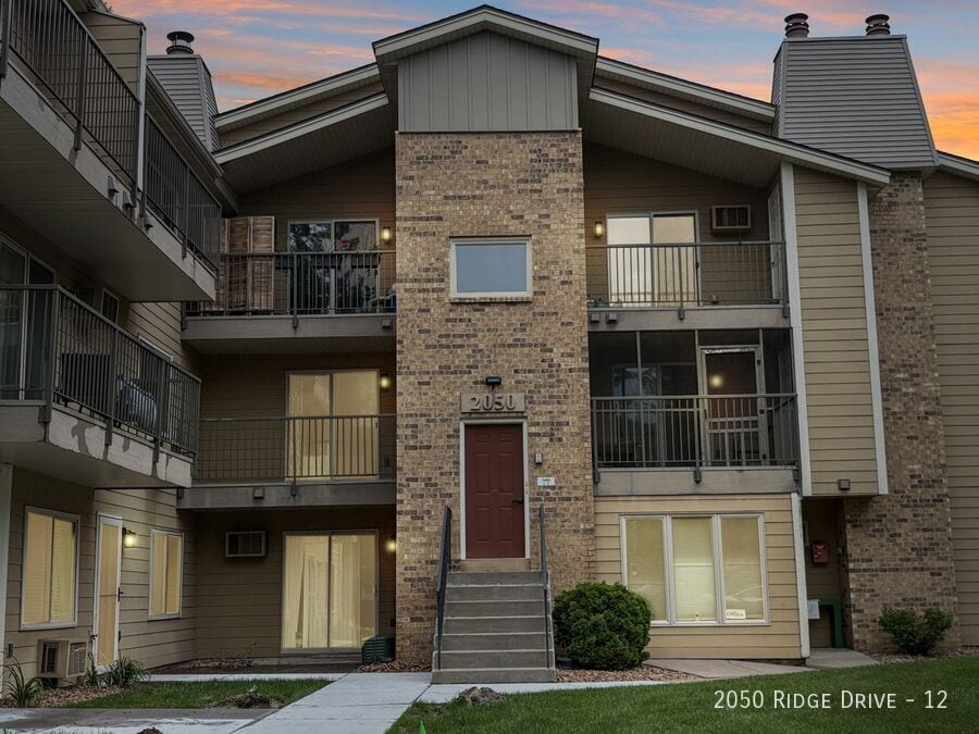 Primary Photo - 2050 Ridge Dr