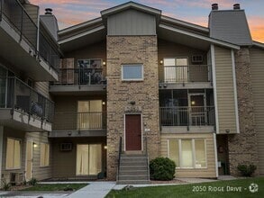 Building Photo - 2050 Ridge Dr