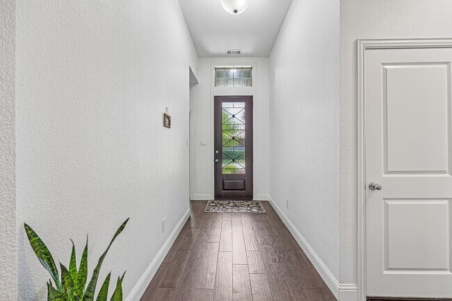 Building Photo - 808 Parkland Dr