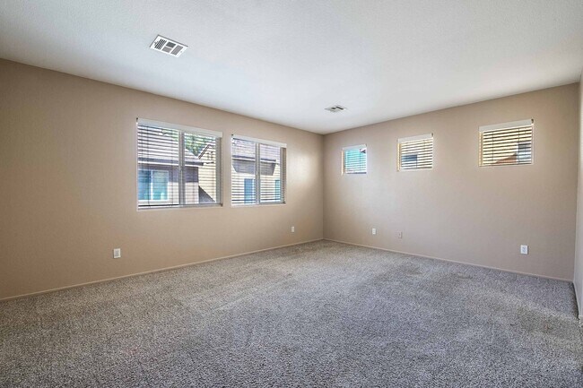 Foto del edificio - CUTE 3 BEDROOM HOUSE!