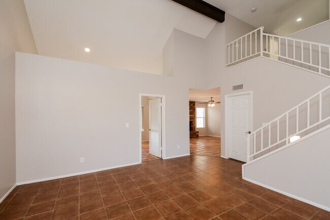 Foto del edificio - 6921 W Behrend Dr