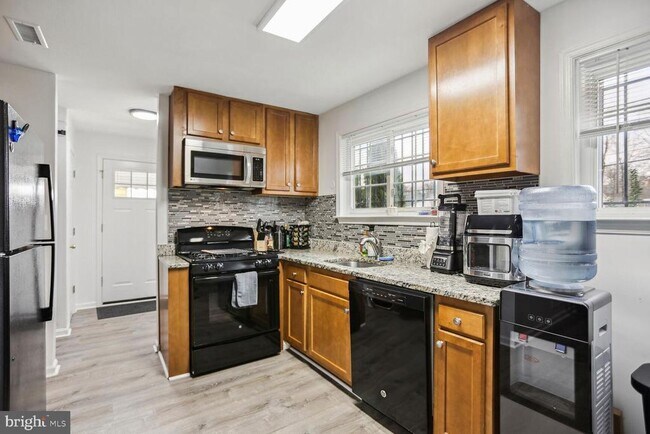 Building Photo - 608 Birchleaf Ave