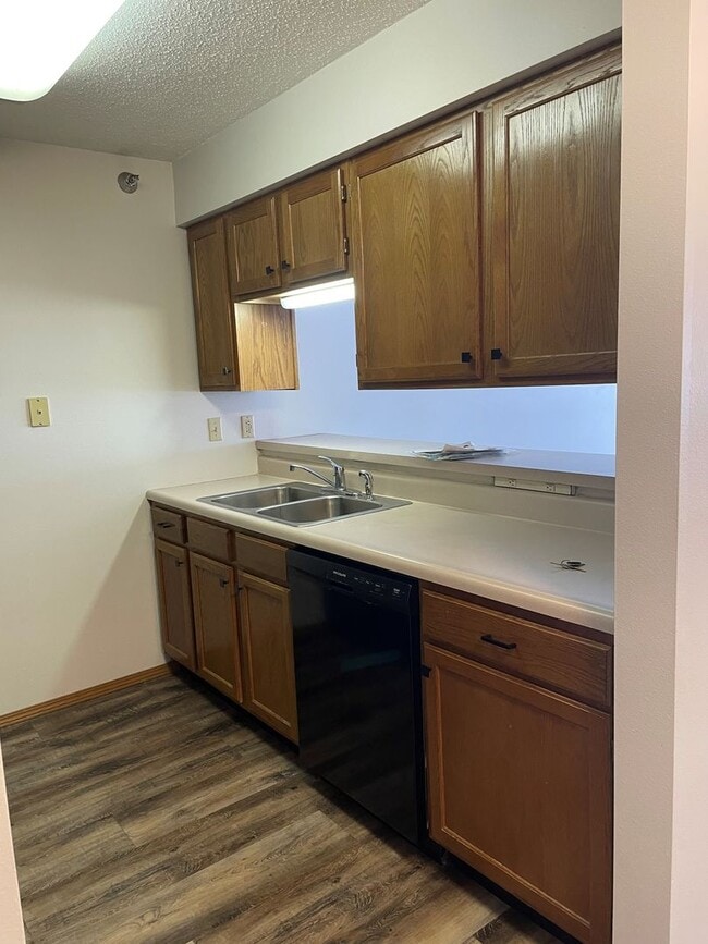Foto del interior - Updated Apartment Homes at Carmel Estates with In-Unit Laundry & Great Amenities