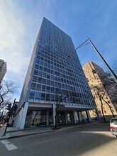 Building Photo - 2400 N Lakeview Ave