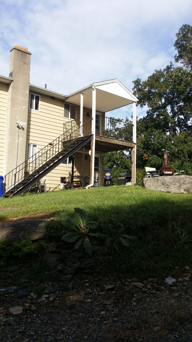 Building Photo - 11 Spicewood Rd
