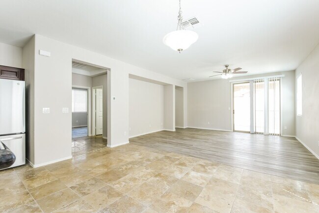 Foto del edificio - 2226 W Oyer Ln