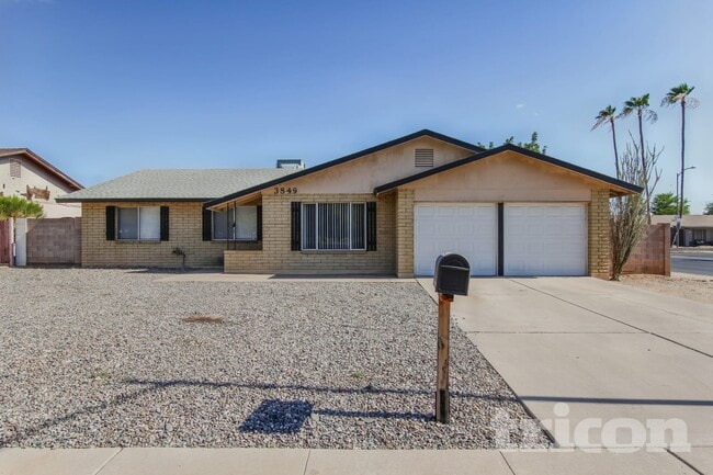 Building Photo - 3849 W Poinsettia Dr