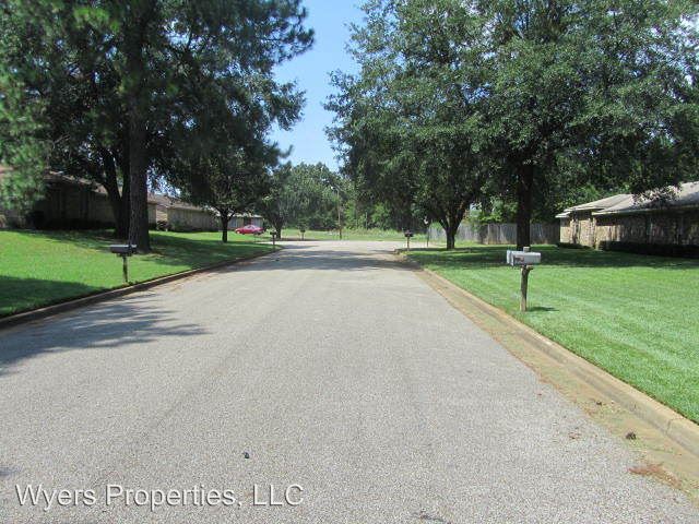 Foto del edificio - 2108 Oak Hollow St
