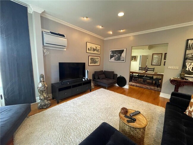 Foto del edificio - 8417 Fort Hamilton Pkwy
