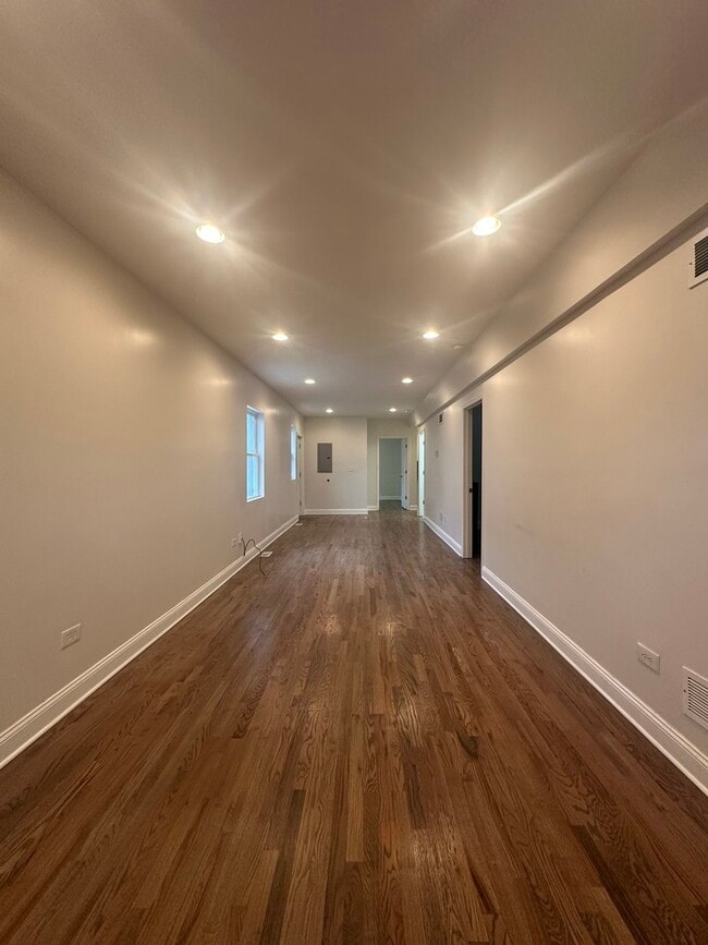 Foto del edificio - 2152 N Kostner Ave