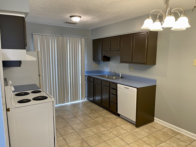 Building Photo - 103 Lovely Mount Dr