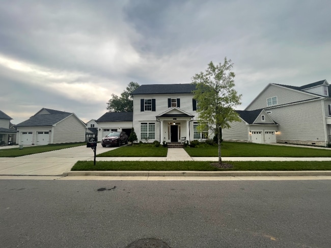 Photo - 1066 Dovecrest Way House