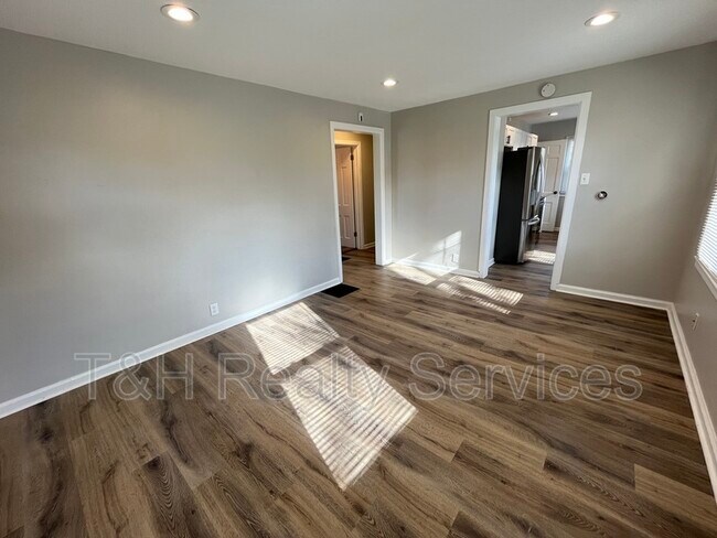 Building Photo - 1329 Wallace Ave