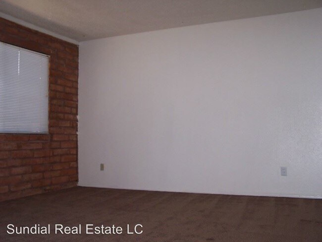 Building Photo - 1012 S Dorsey Ln