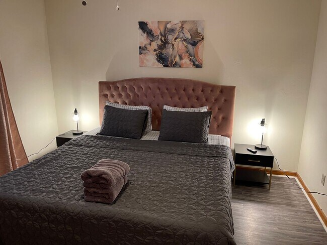 Building Photo - Cozy 1 bedroom townhome